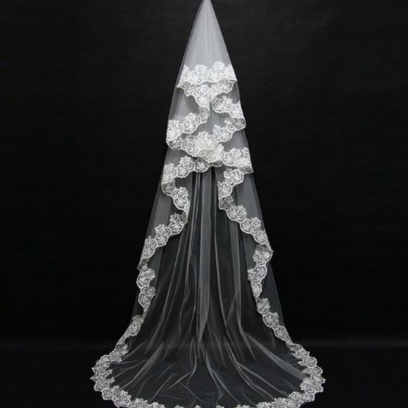 Wedding Veil Long Without Comb One Layer Lace Edge - Picture 2 of 3